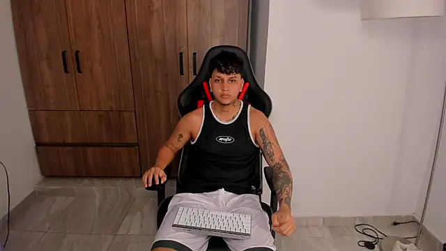 Snapshot of Jake_simons chatting on 09/24/25, 09:23 Jake simons online show from 09/24/25, 09:23