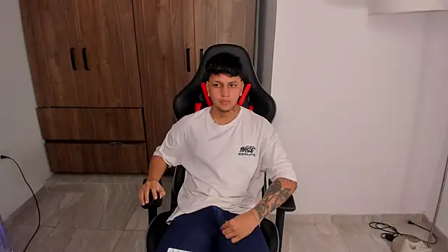 Snapshot of Jake_simons chatting on 09/30/25, 10:20 Jake simons online show from 09/30/25, 10:20