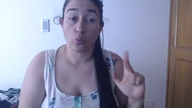 Snapshot of andreaisis2 chatting on 03/28/26, 07:13 andreaisis2 online show from 03/28/26, 07:13