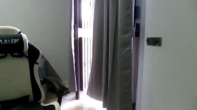 Snapshot of simoninside25 chatting on 09/16/25, 03:13 simoninside25 online show from 09/16/25, 03:13