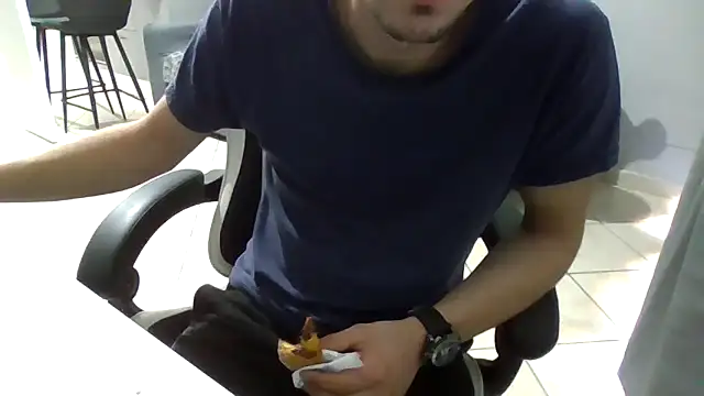 Snapshot of simoninside25 chatting on 09/27/25, 09:47 simoninside25 online show from 09/27/25, 09:47