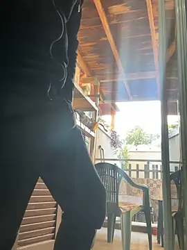 Snapshot of simoninside25 chatting on 10/12/25, 06:45 simoninside25 online show from 10/12/25, 06:45