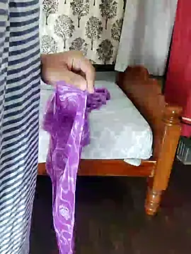 Snapshot of Indian_desi_wife chatting on 12/19/24, 04:56 Indian desi wife online show from 12/19/24, 04:56