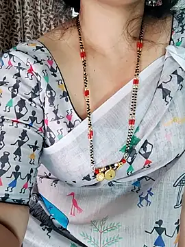 Snapshot of Indian_desi_wife chatting on 03/05/25, 03:40 Indian desi wife online show from 03/05/25, 03:40