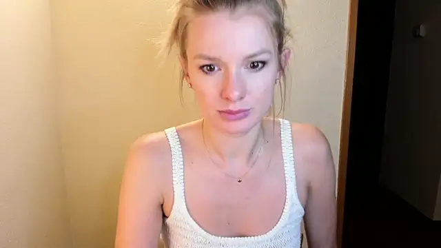 Snapshot of Annloveyou chatting on 01/04/25, 10:24 Annloveyou online show from 01/04/25, 10:24