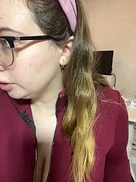 DienkaGreen online show from 11/20/25, 04:23