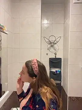 DienkaGreen online show from 12/21/25, 07:04