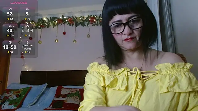 ISABEEL SOFIA01 online show from 12/17/25, 10:21