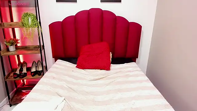 Snapshot of Ashleyyrobert chatting on 12/13/24, 06:27 Ashleyyrobert online show from 12/13/24, 06:27