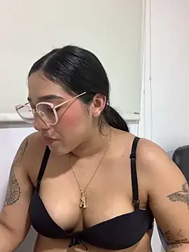 Snapshot of Amandanauty chatting on 12/17/24, 04:01 Amandanauty online show from 12/17/24, 04:01