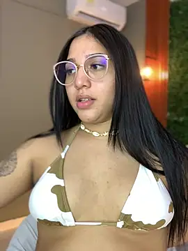 Snapshot of Amandanauty chatting on 12/21/24, 06:09 Amandanauty online show from 12/21/24, 06:09