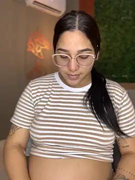 Snapshot of Amandanauty chatting on 02/17/25, 03:31 Amandanauty online show from 02/17/25, 03:31