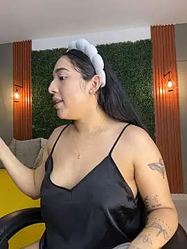 Snapshot of Amandanauty chatting on 12/16/25, 04:17 Amandanauty online show from 12/16/25, 04:17