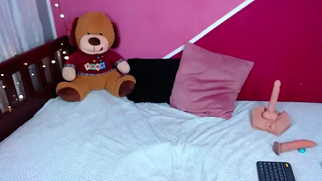 Snapshot of Queenamazon1 chatting on 03/23/25, 09:10 Queenamazon1 online show from 03/23/25, 09:10