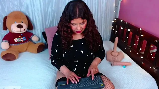 Snapshot of Queenamazon1 chatting on 09/10/25, 11:49 Queenamazon1 online show from 09/10/25, 11:49