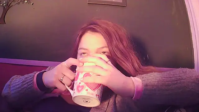 Snapshot of Angelk43 chatting on 12/20/25, 06:42 Angelk43 online show from 12/20/25, 06:42