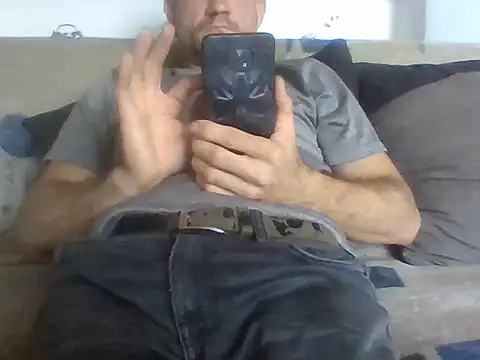 Snapshot of aroj95 chatting on 09/13/25, 04:18 aroj95 online show from 09/13/25, 04:18