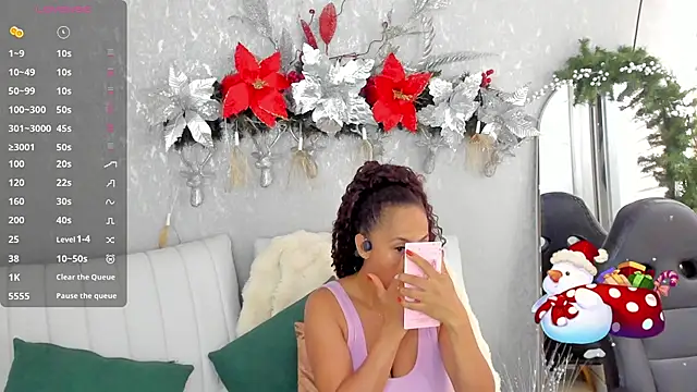 Snapshot of EmmaFerrary chatting on 11/29/25, 04:10 EmmaFerrary online show from 11/29/25, 04:10