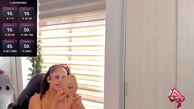 Snapshot of EmmaFerrary chatting on 12/16/25, 05:40 EmmaFerrary online show from 12/16/25, 05:40