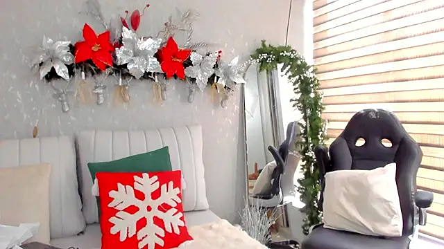 Snapshot of EmmaFerrary chatting on 01/07/26, 04:31 EmmaFerrary online show from 01/07/26, 04:31