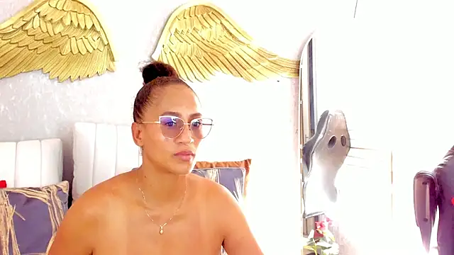 Snapshot of EmmaFerrary chatting on 02/17/26, 07:20 EmmaFerrary online show from 02/17/26, 07:20