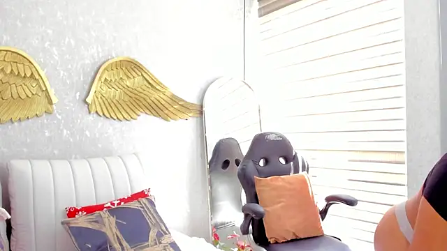 Snapshot of EmmaFerrary chatting on 03/13/26, 06:14 EmmaFerrary online show from 03/13/26, 06:14