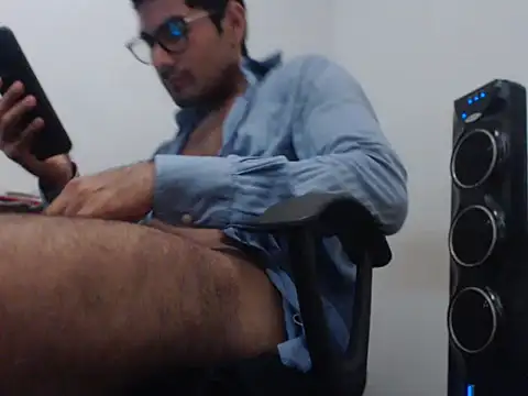 Snapshot of x-sebastian chatting on 12/21/25, 11:01 x-sebastian online show from 12/21/25, 11:01