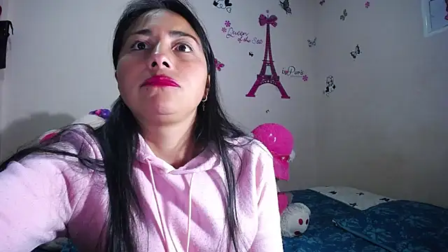 Snapshot of hanna_girl21 chatting on 04/15/26, 01:56 hanna girl21 online show from 04/15/26, 01:56