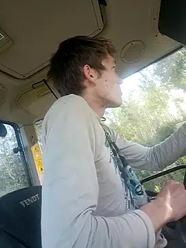 Snapshot of utoopia777 chatting on 09/11/25, 12:05 utoopia777 online show from 09/11/25, 12:05