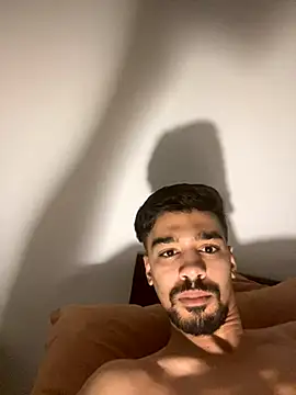 Snapshot of Hermanooooooo chatting on 12/04/24, 11:19 Hermanooooooo online show from 12/04/24, 11:19