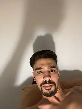 Snapshot of Hermanooooooo chatting on 12/18/24, 01:37 Hermanooooooo online show from 12/18/24, 01:37