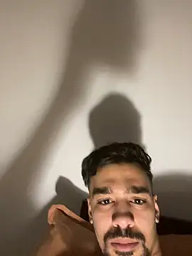 Snapshot of Hermanooooooo chatting on 12/31/24, 10:26 Hermanooooooo online show from 12/31/24, 10:26