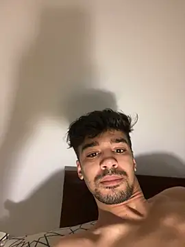 Snapshot of Hermanooooooo chatting on 02/04/25, 03:11 Hermanooooooo online show from 02/04/25, 03:11