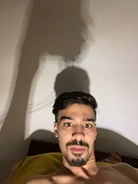 Snapshot of Hermanooooooo chatting on 03/22/25, 05:28 Hermanooooooo online show from 03/22/25, 05:28