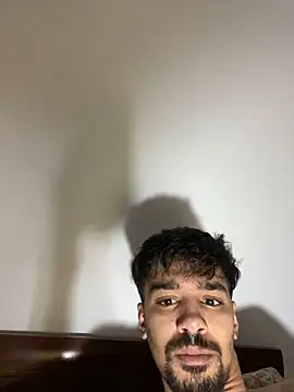 Snapshot of Hermanooooooo chatting on 04/01/26, 04:02 Hermanooooooo online show from 04/01/26, 04:02