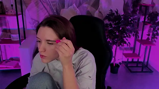 Snapshot of JennyDens chatting on 12/13/24, 02:43 JennyDens online show from 12/13/24, 02:43