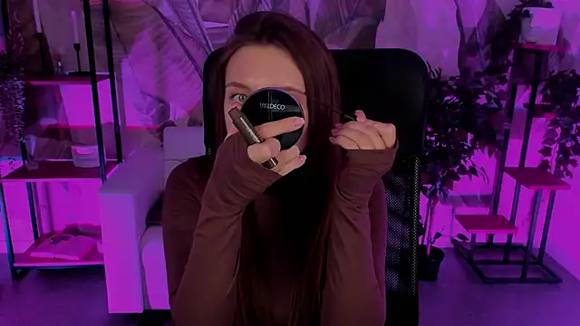 Snapshot of JennyDens chatting on 12/18/24, 05:59 JennyDens online show from 12/18/24, 05:59