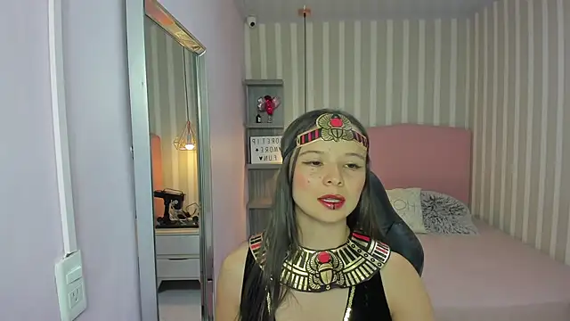 LORELAIGIVEN online show from 10/31/25, 12:39