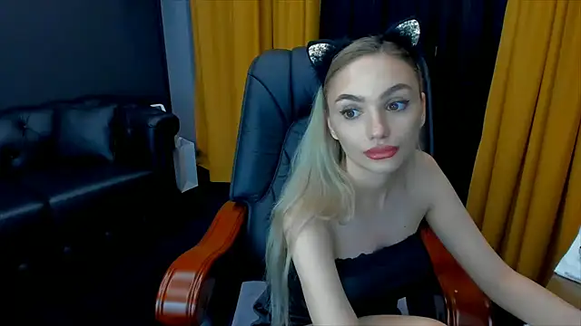 Snapshot of HaleySweet18 chatting on 07/03/26, 10:38 HaleySweet18 online show from 07/03/26, 10:38