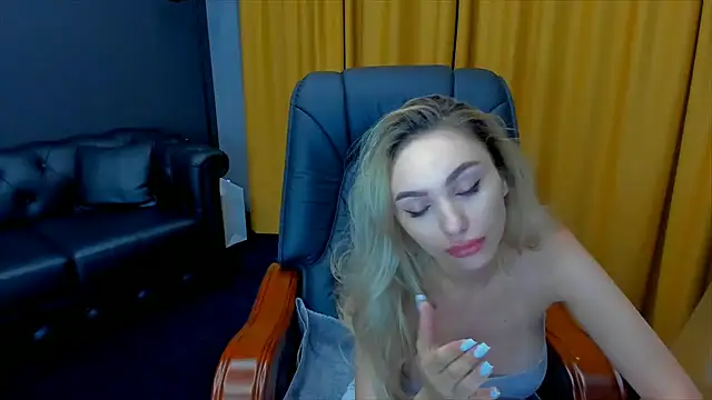 Snapshot of HaleySweet18 chatting on 07/21/26, 11:40 HaleySweet18 online show from 07/21/26, 11:40