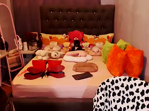 UnMarriedwifeTSX online show from 12/18/25, 11:44