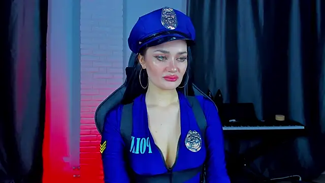 Snapshot of QueenAliss chatting on 02/06/25, 02:22 QueenAliss online show from 02/06/25, 02:22