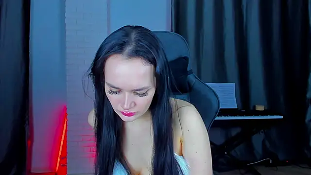 Snapshot of QueenAliss chatting on 02/11/25, 02:24 QueenAliss online show from 02/11/25, 02:24