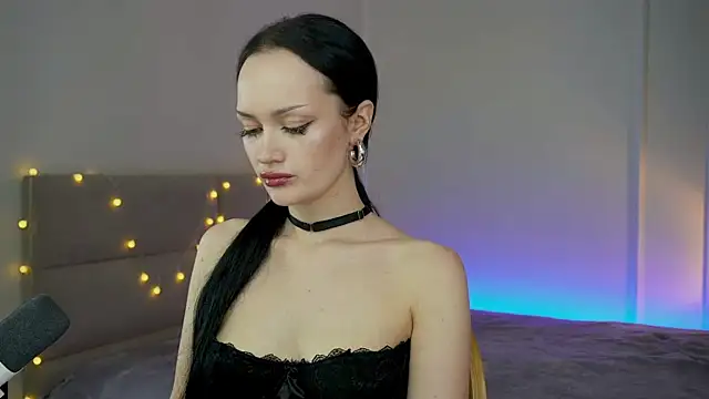 QueenAliss online show from 06/24/26, 07:51