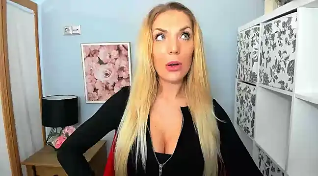 Snapshot of AulloraHoney chatting on 12/18/24, 08:57 AulloraHoney online show from 12/18/24, 08:57