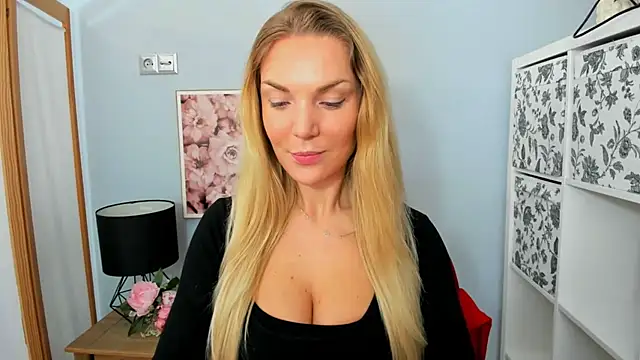 Snapshot of AulloraHoney chatting on 02/14/25, 06:12 AulloraHoney online show from 02/14/25, 06:12