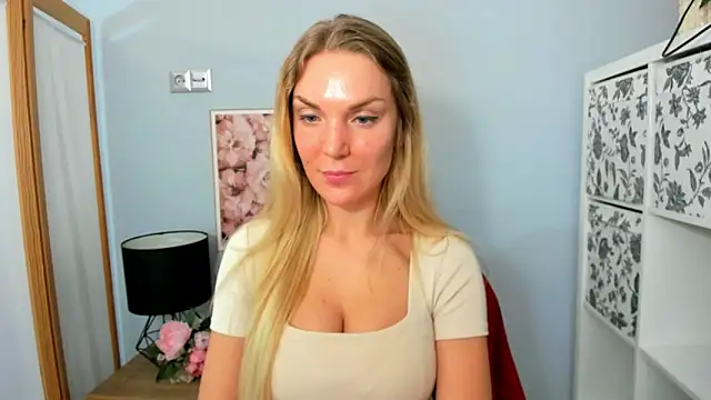 Snapshot of AulloraHoney chatting on 02/15/25, 06:23 AulloraHoney online show from 02/15/25, 06:23