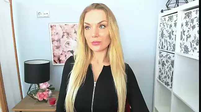 Snapshot of AulloraHoney chatting on 02/26/25, 11:52 AulloraHoney online show from 02/26/25, 11:52