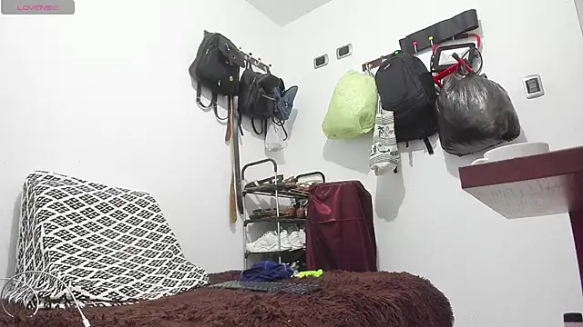 Snapshot of perla_jeff chatting on 05/07/26, 10:31 perla jeff online show from 05/07/26, 10:31