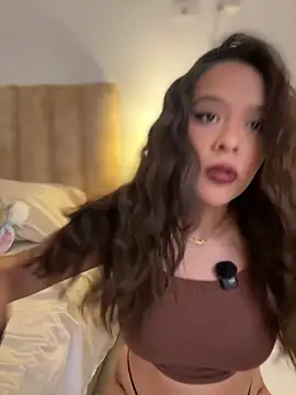 Snapshot of Little_Amber6 chatting on 02/07/26, 01:09 Little Amber6 online show from 02/07/26, 01:09